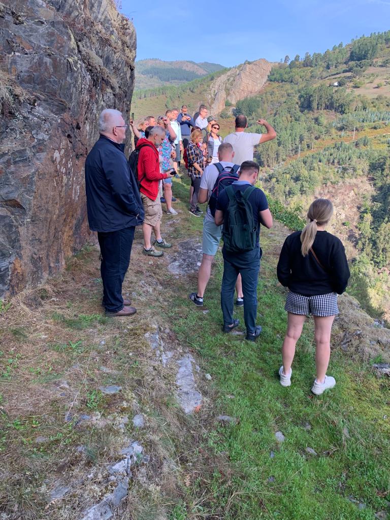 Visita de tres GDR e apicultores polacos á Montaña