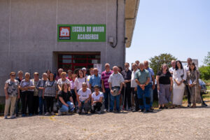 Participantes na xornada de portas abertas celebrada na Escola do Maior da Asociación de Carballido de Servizos Sociais (Acarserso) para presentar o proxecto piloto de videoasistencia para maiores de 65 anos aos familiares destes usuarios